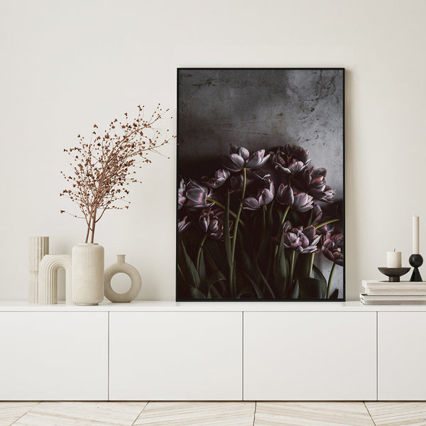 Dark tulips | INDRAMMET BILLEDE Indrammet billede ART COPENHAGEN   