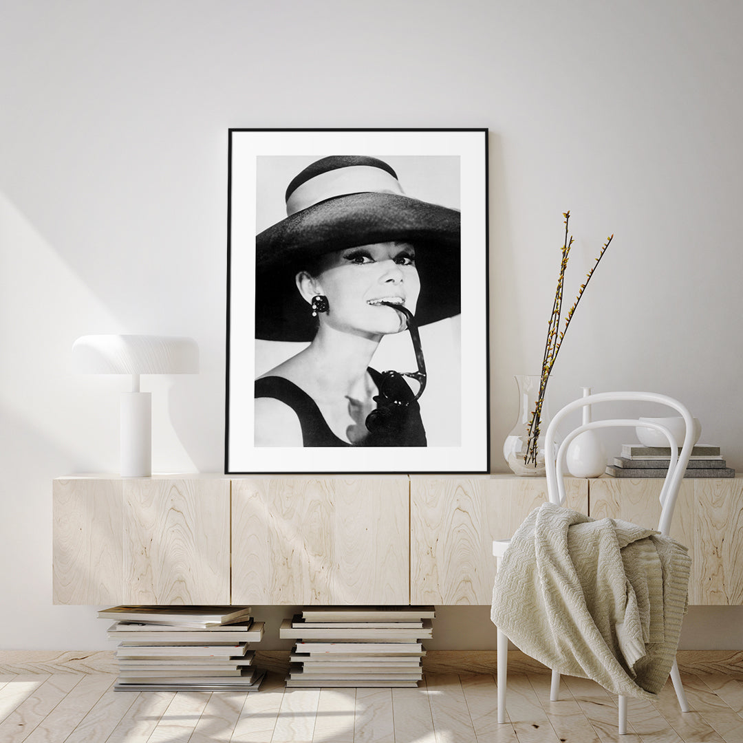 Audrey Hepburn 2 | INDRAMMET BILLEDE Indrammet billede ART COPENHAGEN 30x40 Sort 