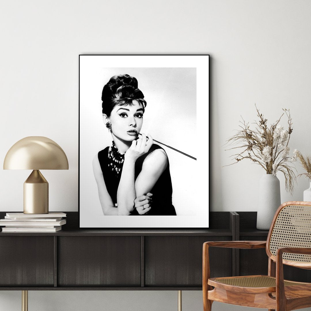 Audrey Hepburn 3 | INDRAMMET BILLEDE Indrammet billede ART COPENHAGEN 30x40 Sort 