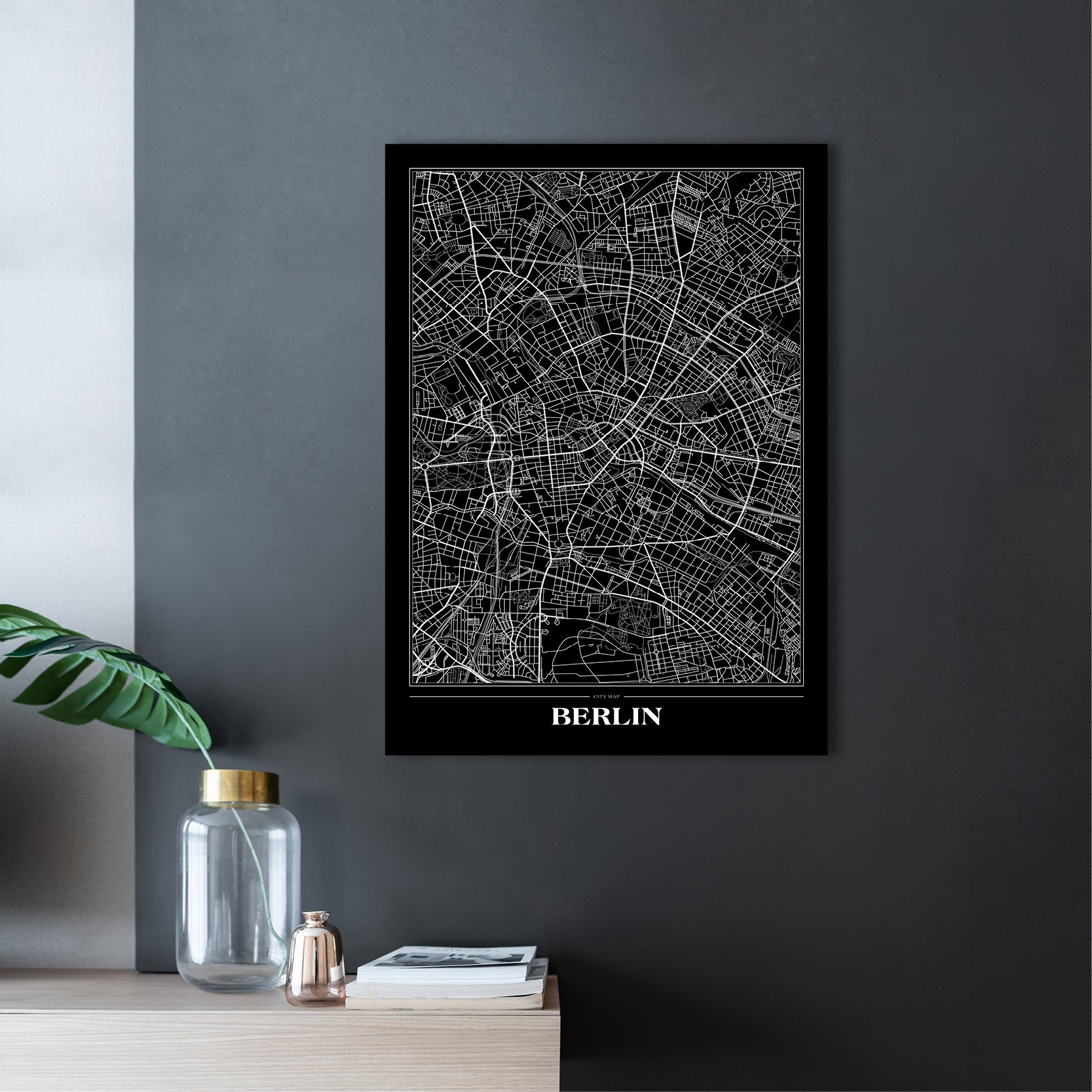 Map Berlin black | INDRAMMET BILLEDE Indrammet billede ART COPENHAGEN 30x40 Sort 
