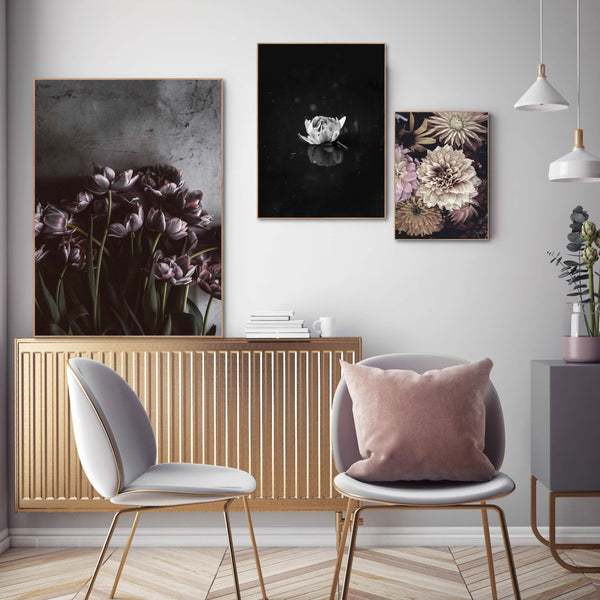 Dark tulips | INDRAMMET BILLEDE Indrammet billede ART COPENHAGEN   