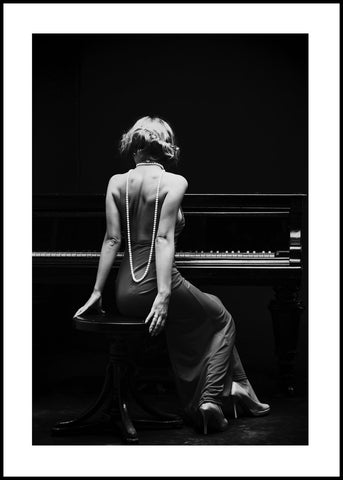 Piano Lady | INDRAMMET BILLEDE Indrammet billede ART COPENHAGEN 30x40 Sort 